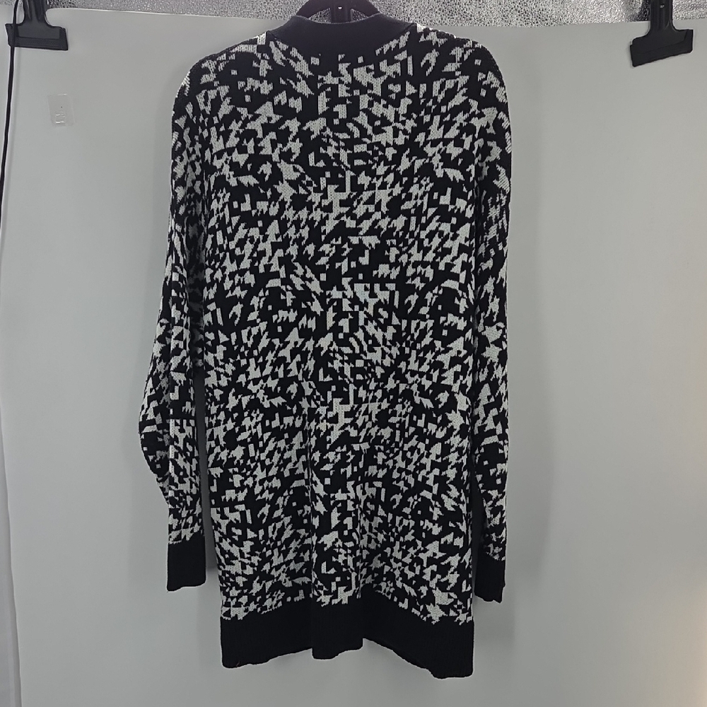 Elegant Black and White Women's Button Up Cardigan - Picture 9 of 15